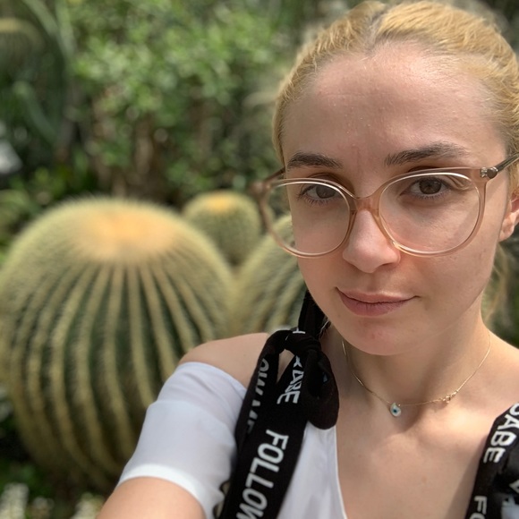 Meet your Posher, Niki - Picture 1 of 1